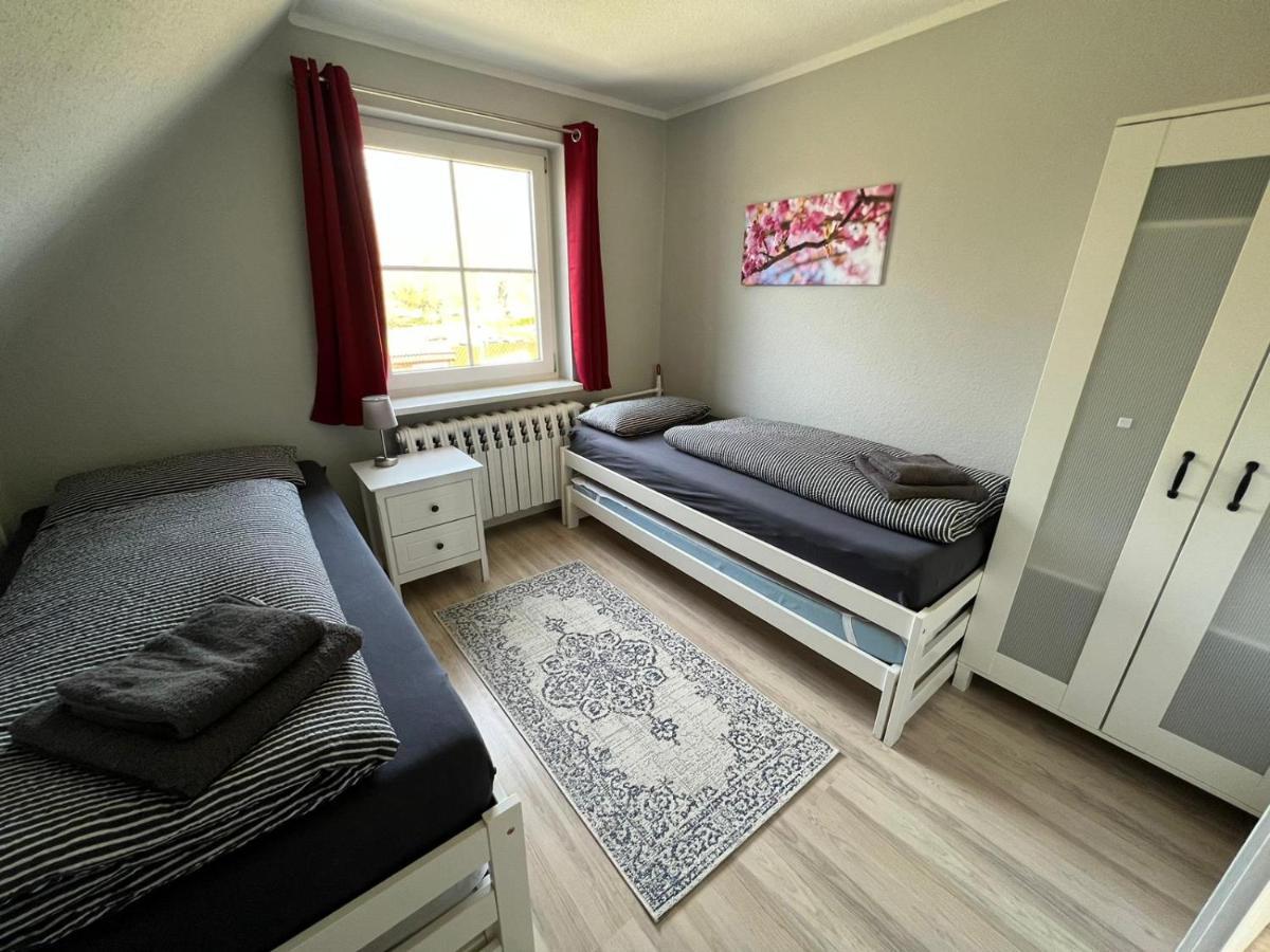 Ruegenferienhaus - Schaprode Hafen Екстер'єр фото