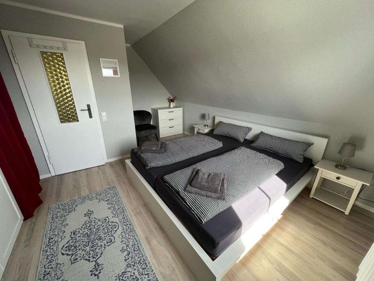 Ruegenferienhaus - Schaprode Hafen Екстер'єр фото