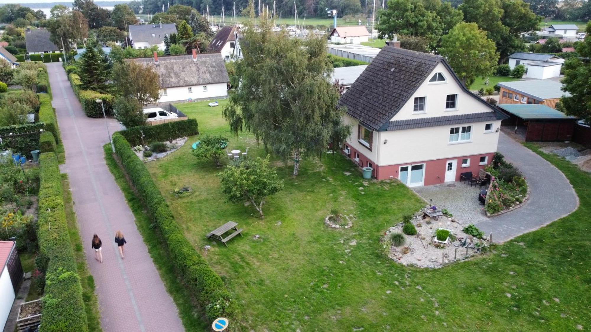Ruegenferienhaus - Schaprode Hafen Екстер'єр фото